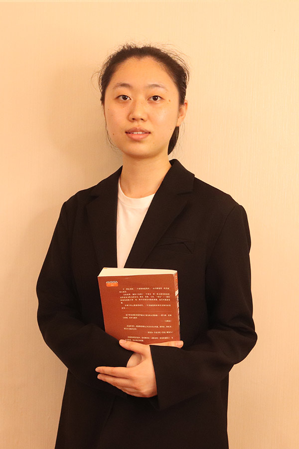 雁塔梁艺 本科学历，优秀班主任