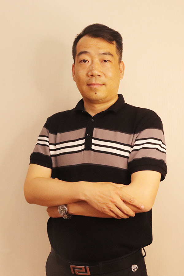 雁塔冯少坤 本科学历,毕业于陕西师范大学