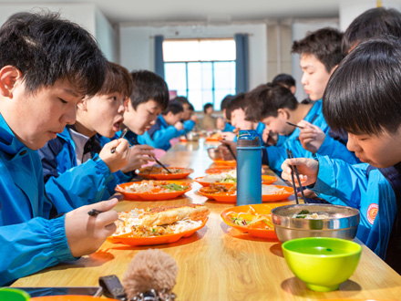 雁塔学生用餐