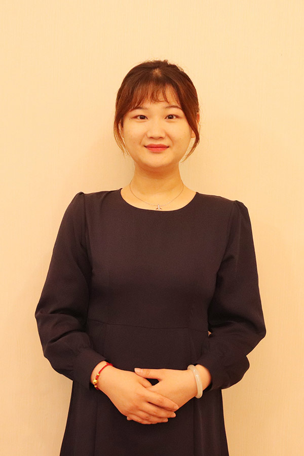 雁塔文哲 本科学历，优秀班主任