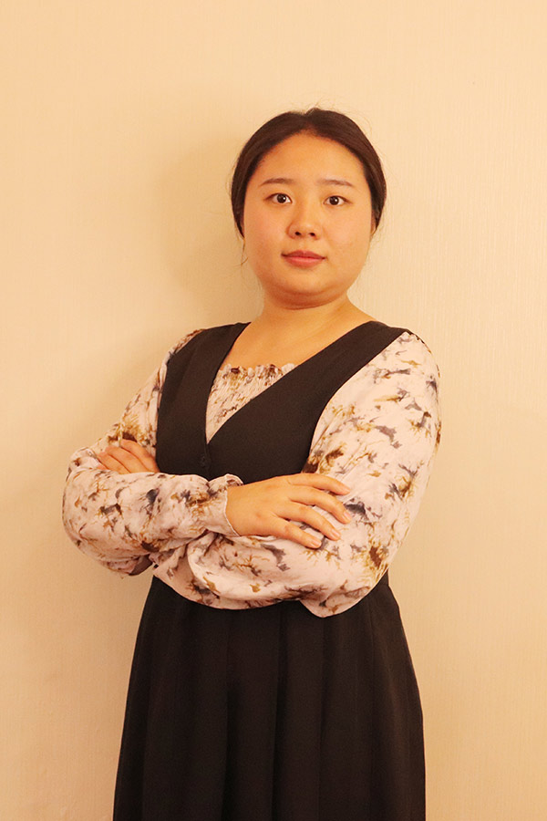 雁塔何爱玲 本科学历，优秀班主任